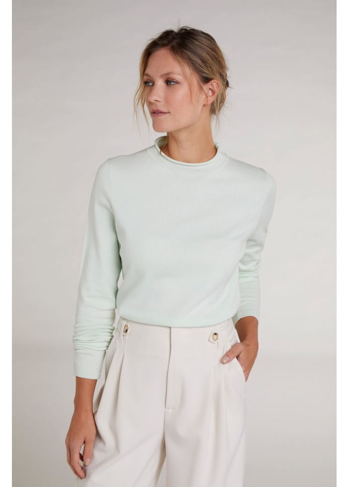 Oui | Pale green top