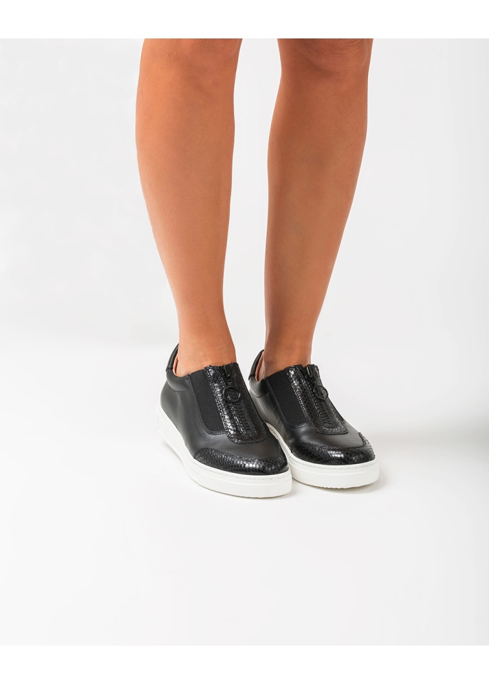 Unisa | Zip Front Trainer