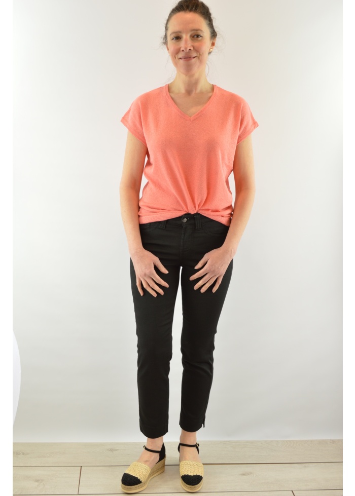 JonnyQ | Sabrina Crop